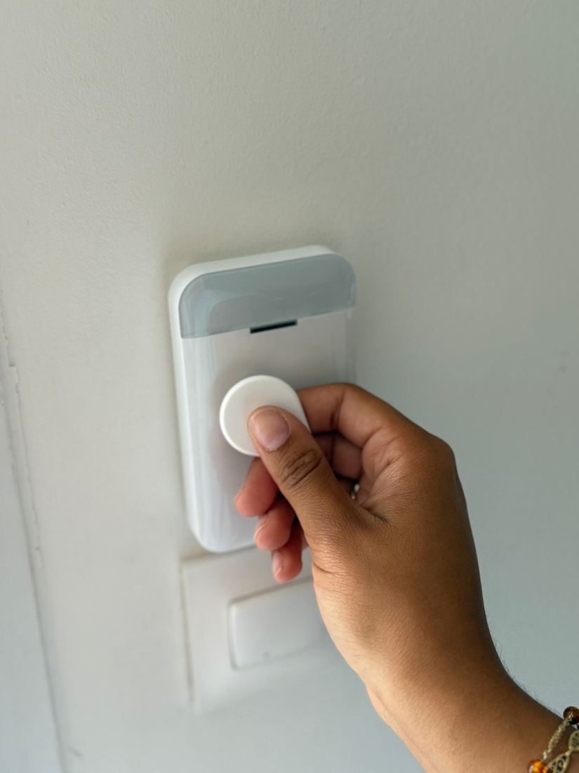 Badge présenté sur un lecteur de contrôle d'accès installé par IRIDIA Sécurité